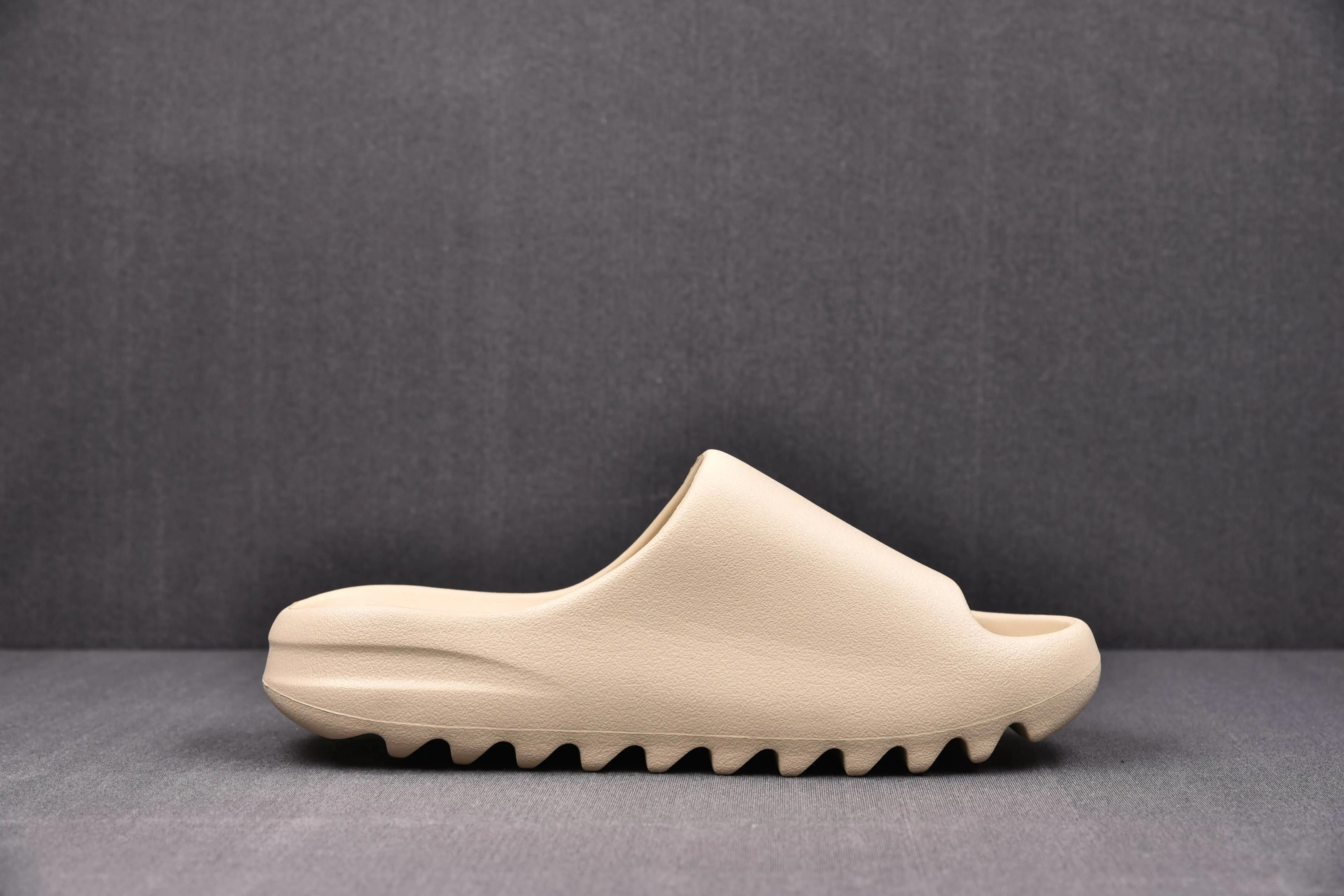 adidas Yeezy Slide Bone (2022 Restock)