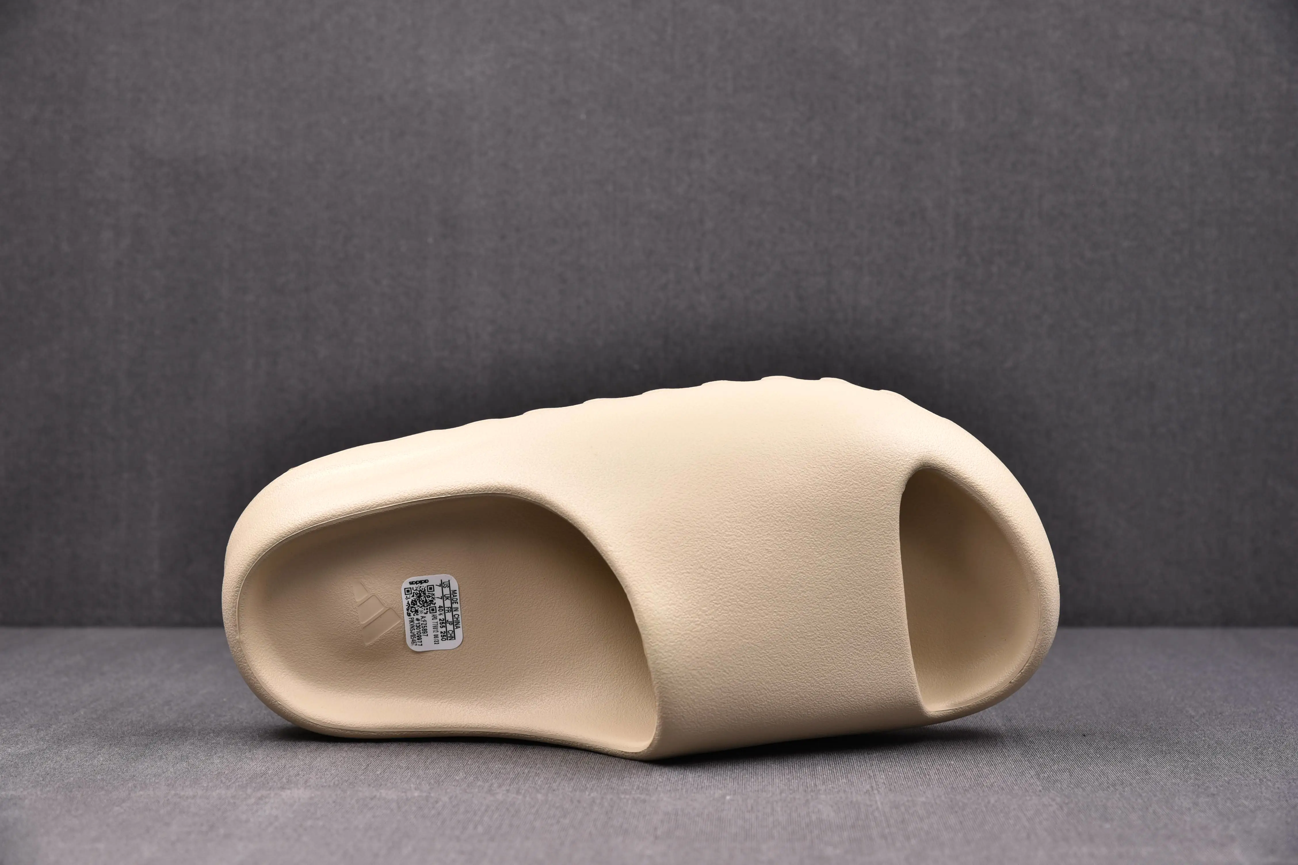 adidas Yeezy Slide Bone (2022 Restock)