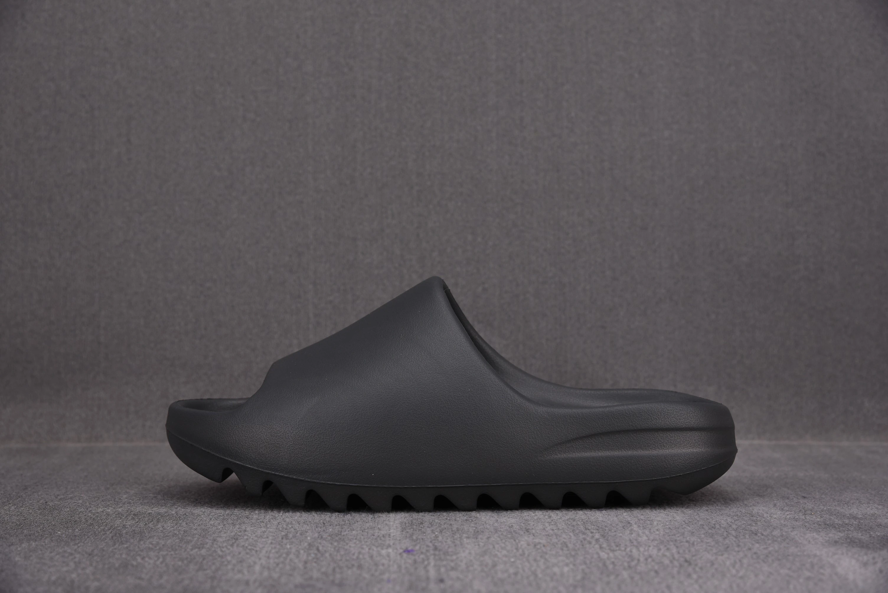 adidas Yeezy Slide Onyx (One Size Smaller!!)