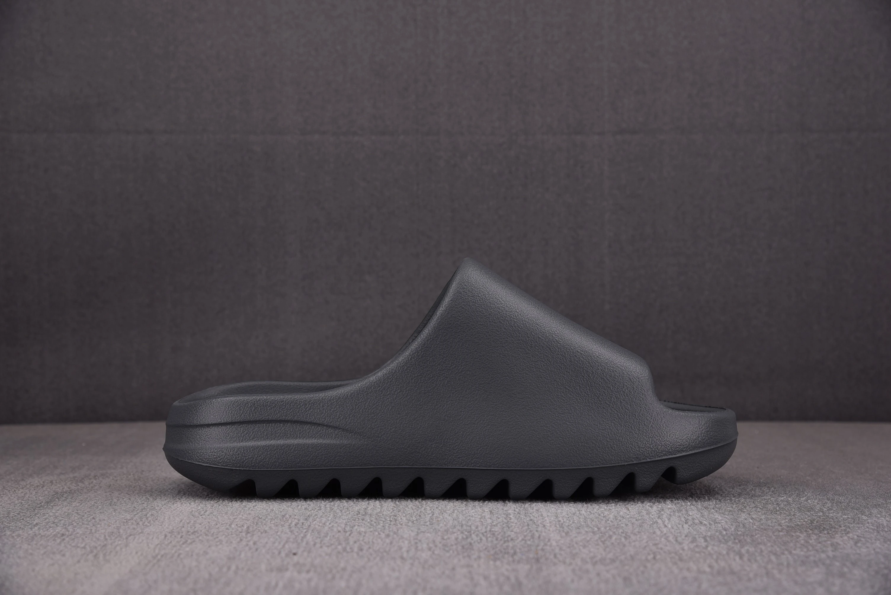 adidas Yeezy Slide Slate Grey(One Size Smaller!!)