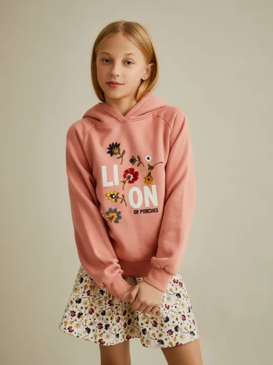 Hooded sweater with flower embroidery